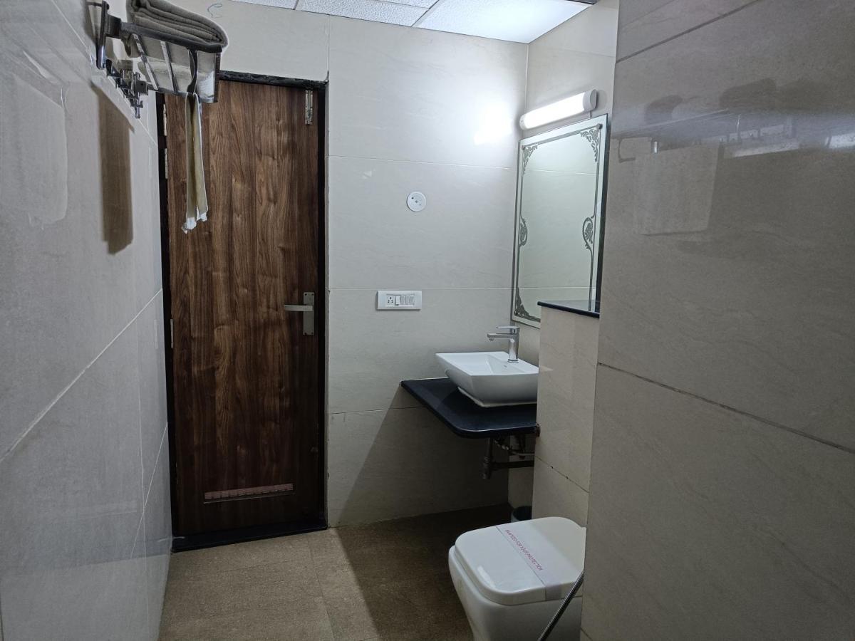 The Dwelling Paradise Otel Greater Noida Dış mekan fotoğraf