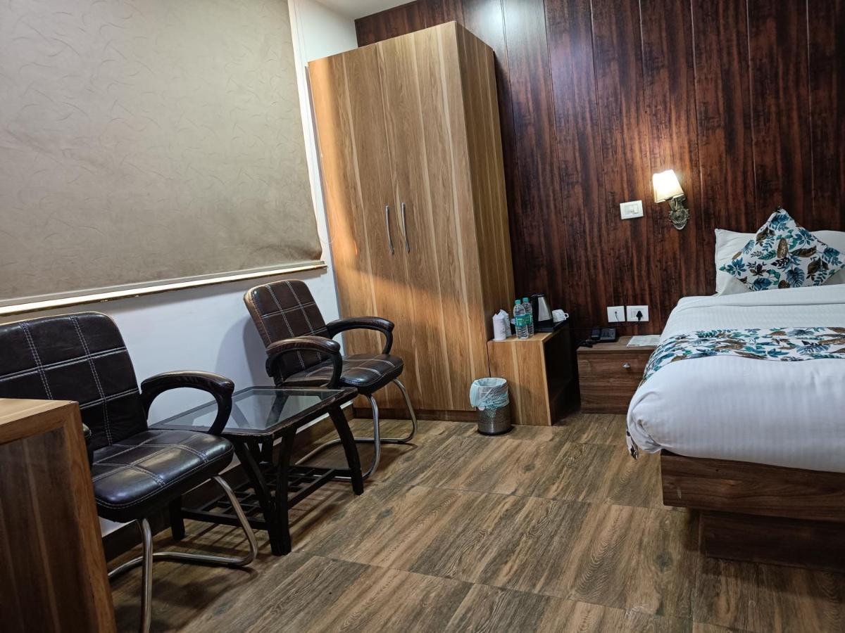 The Dwelling Paradise Otel Greater Noida Dış mekan fotoğraf