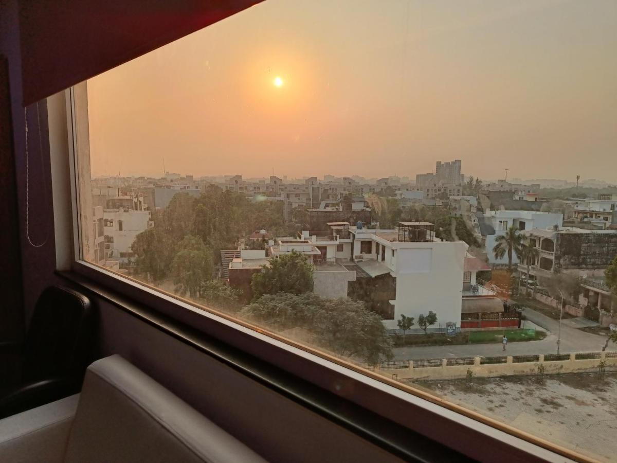 The Dwelling Paradise Otel Greater Noida Dış mekan fotoğraf