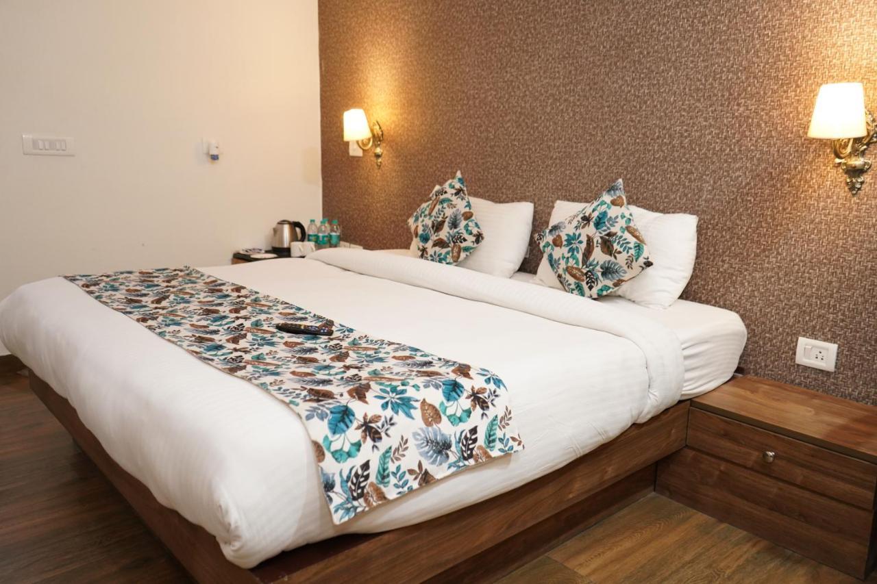 The Dwelling Paradise Otel Greater Noida Dış mekan fotoğraf