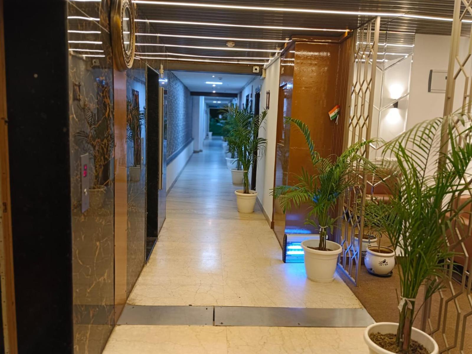 The Dwelling Paradise Otel Greater Noida Dış mekan fotoğraf